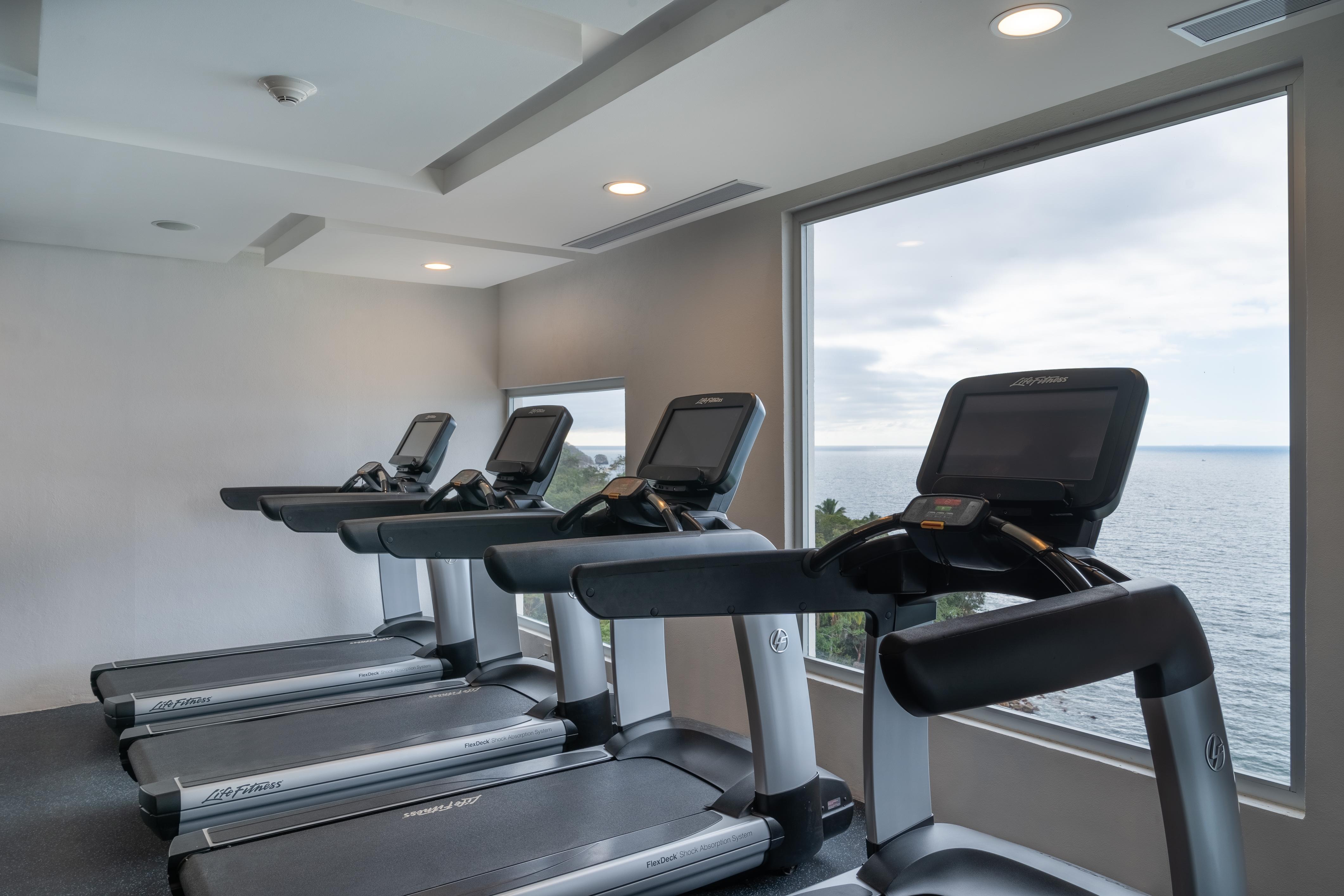 巴亚尔塔港皇家大花园酒店 巴亞爾塔港 外观 照片 The gym at the hotel