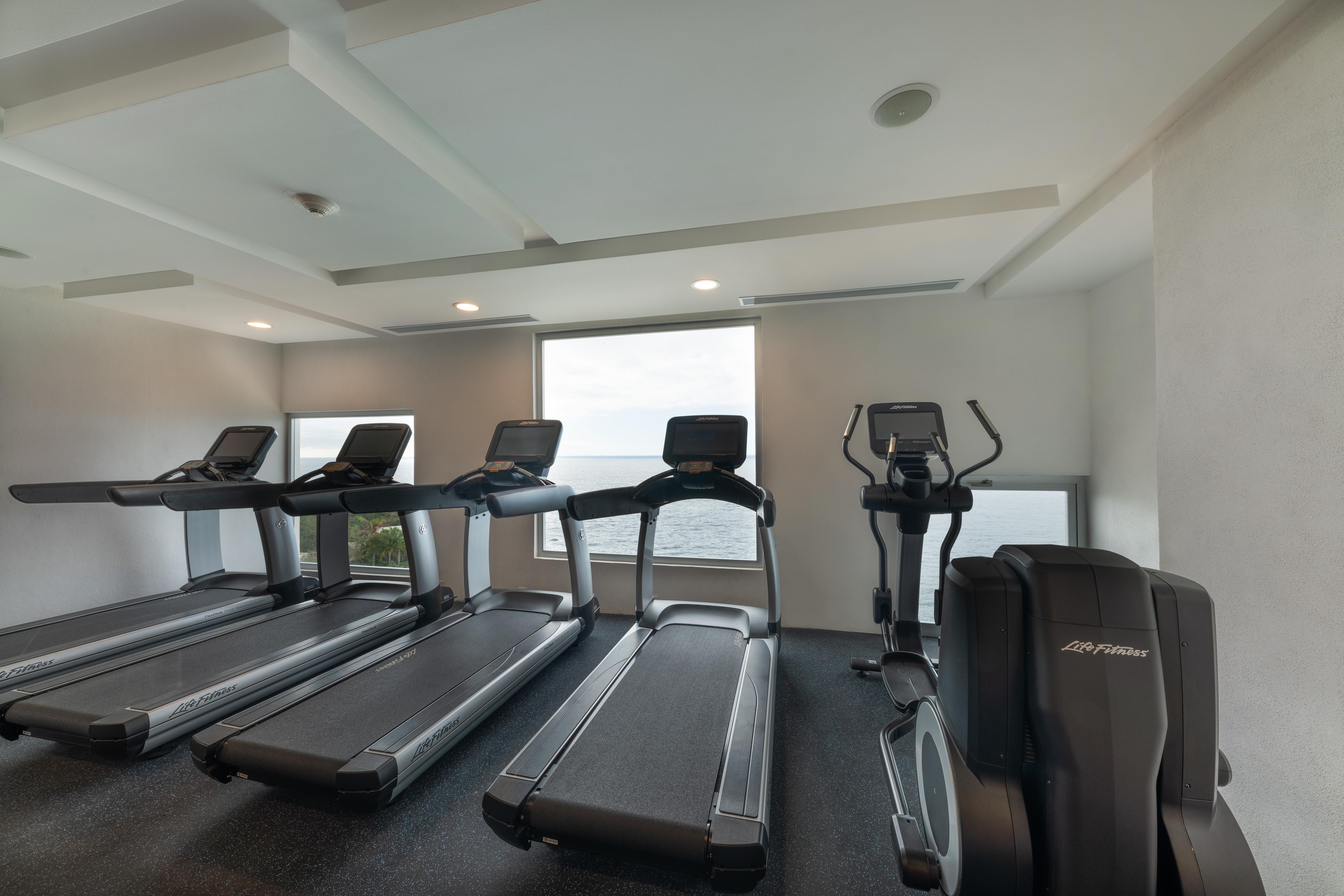 巴亚尔塔港皇家大花园酒店 巴亞爾塔港 外观 照片 The gym at the hotel