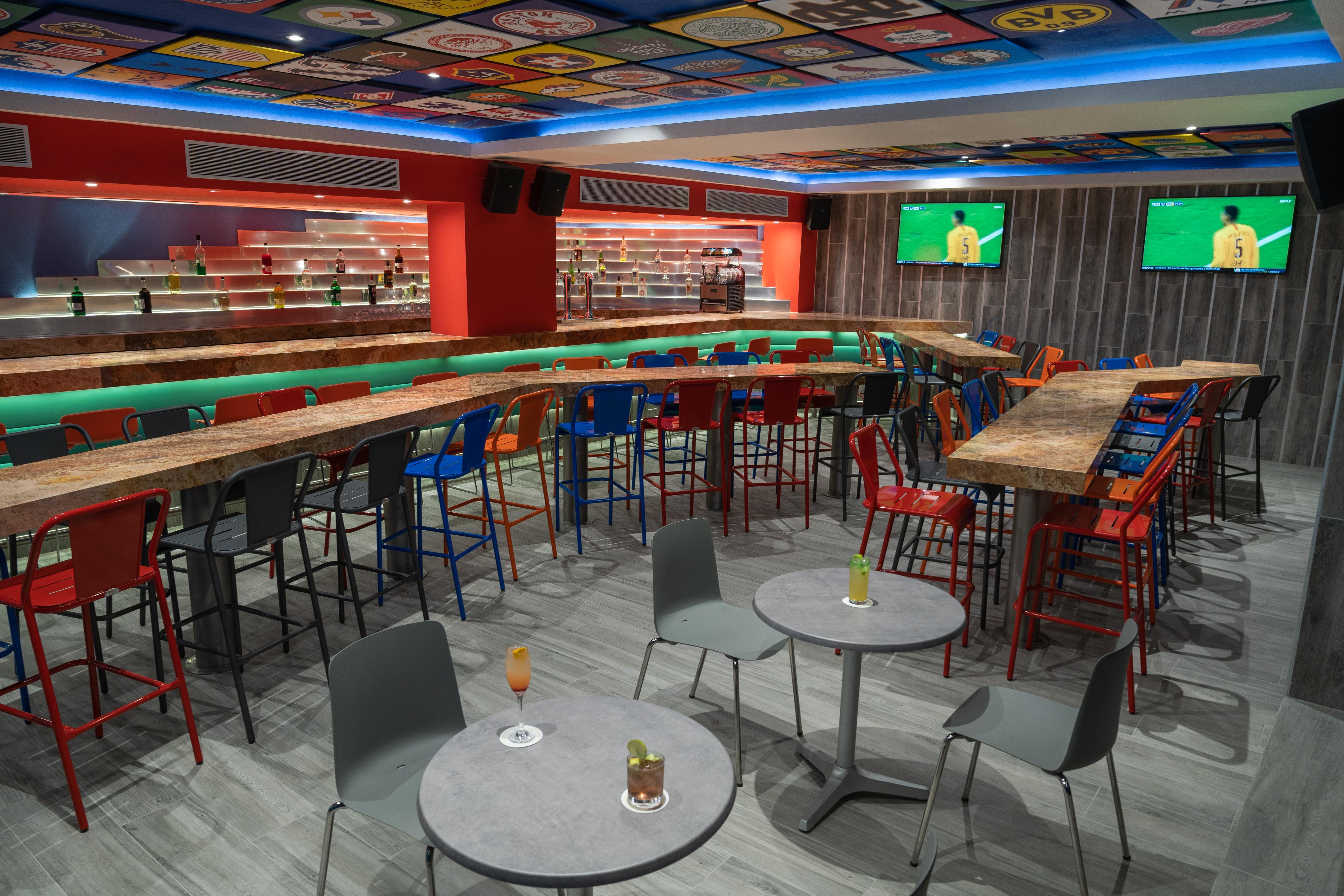 巴亚尔塔港皇家大花园酒店 巴亞爾塔港 外观 照片 The interior of the bar