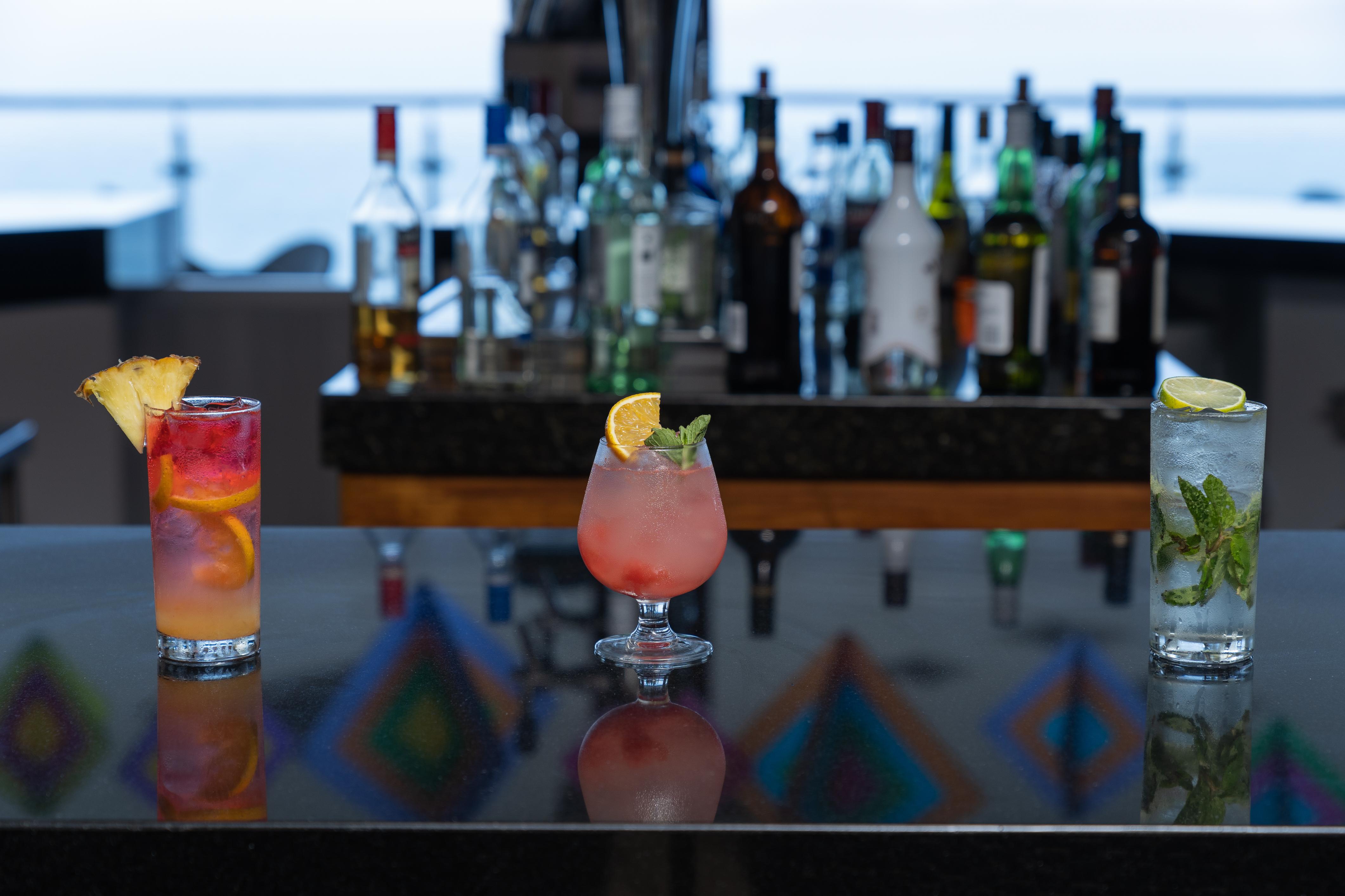 巴亚尔塔港皇家大花园酒店 巴亞爾塔港 外观 照片 Cocktails at the bar