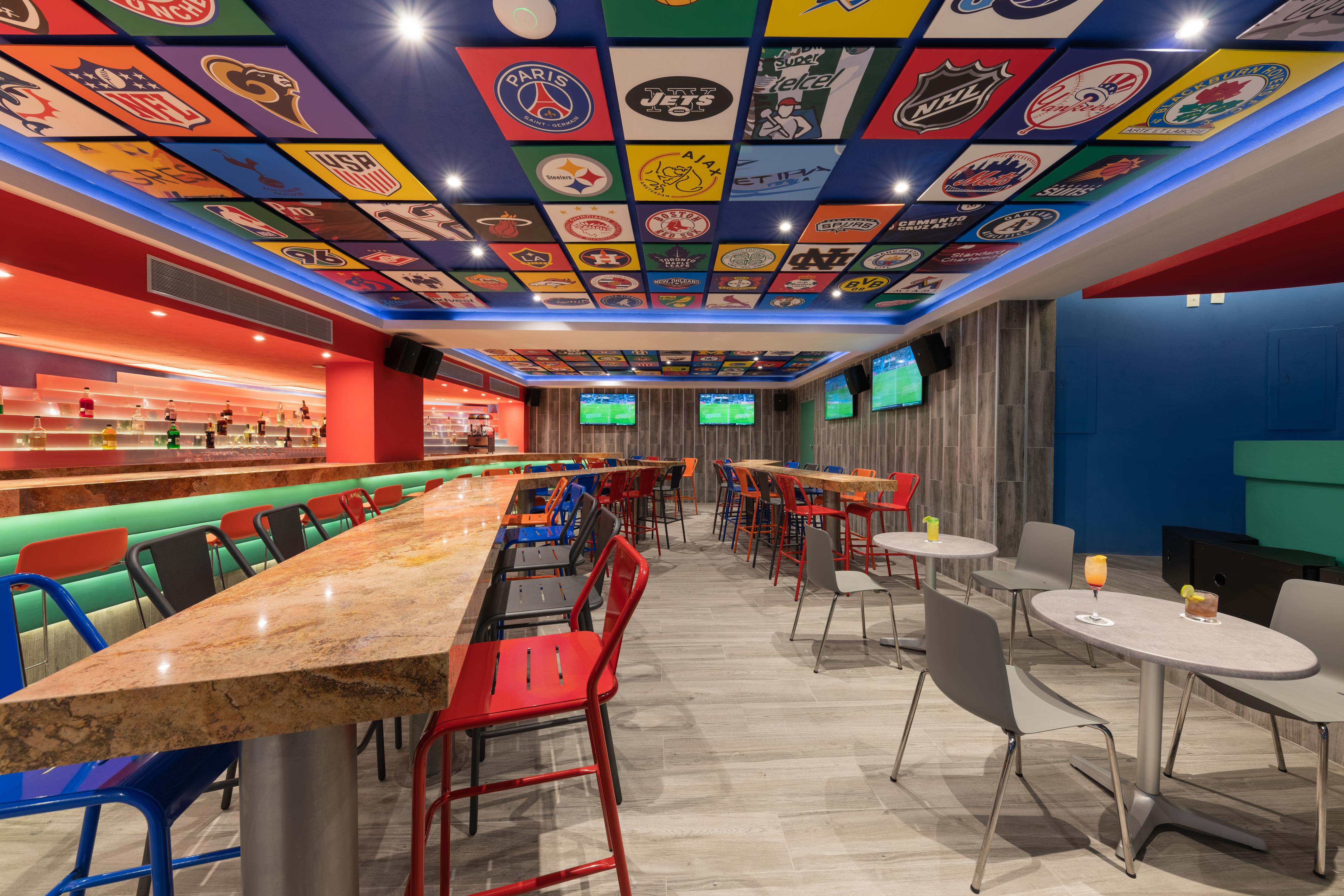 巴亚尔塔港皇家大花园酒店 巴亞爾塔港 外观 照片 The interior of the bar